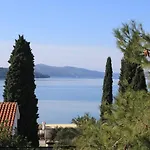Seaside House Okrug Gornji, Ciovo - 8645 Semesterbostad *